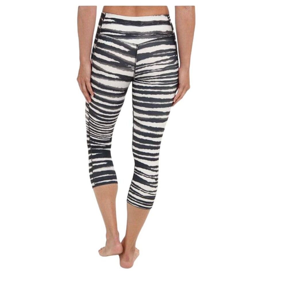 Nike One Legend Stripe Capri Leggings Black White Zebra Women's Medium - Picture 4 of 11